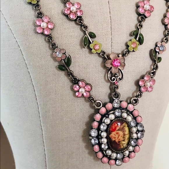 Vintage rhinestone enamel flower pendant necklace - Picture 8 of 9